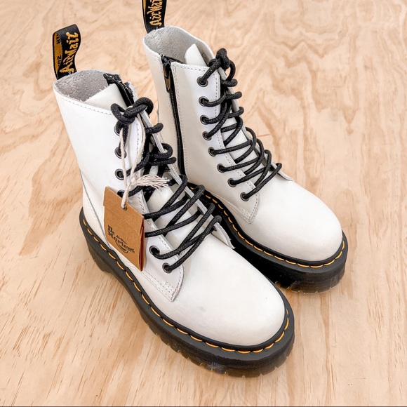 Dr. Martens White Jadon Platform 8 Eye Boots, size 5 - Picture 10 of 16